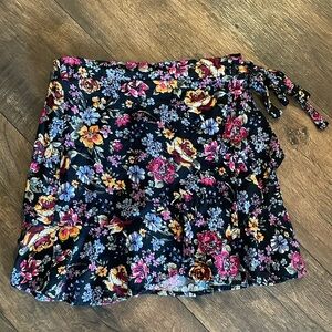 🔥🔥 (3/$20) 
Wild Fable Woman’s XS Floral Ruffle Mini Skirt